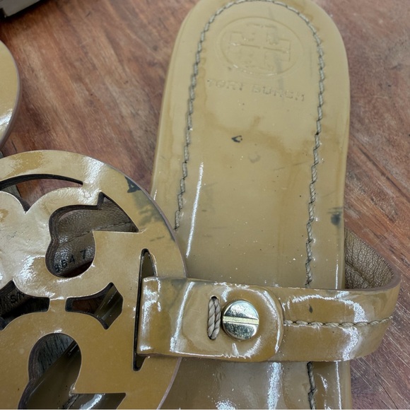 Tory Burch Miller Sand tan Patent thong logo Sandals flip flops sz 9 - Picture 3 of 7